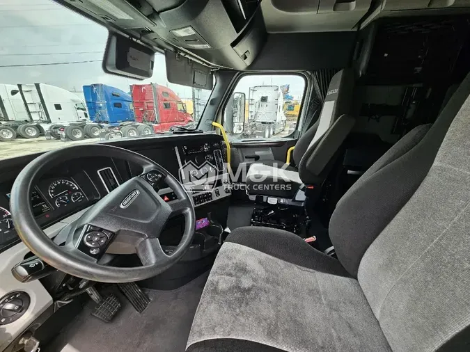 2021 FREIGHTLINER CASCADIA CA126