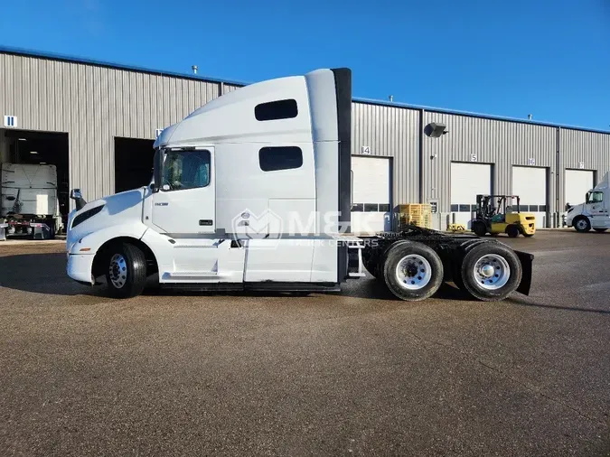 2022 VOLVO VNL64T760