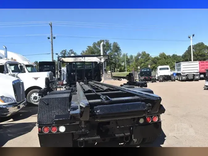 2012 MACK GRANITE GU813