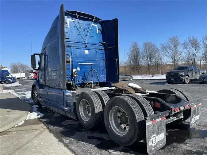 2021 VOLVO VNL760