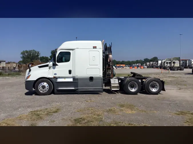 2020 Freightliner Cascadia 126