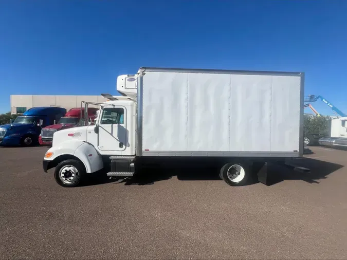 2018 Peterbilt 325