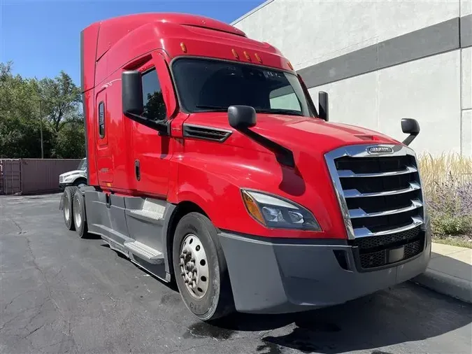 2021 FREIGHTLINER CA126