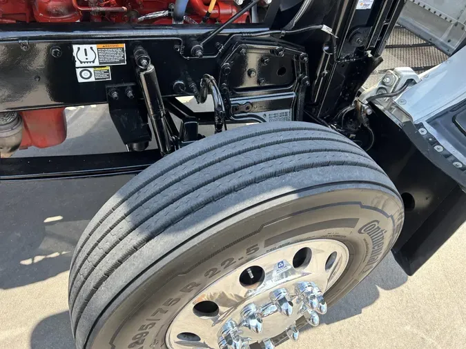 2023 Peterbilt 389