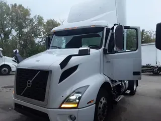 2019 VOLVO VNR42T 300