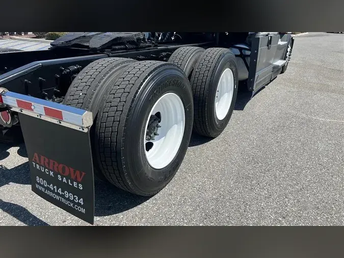 2021 FREIGHTLINER CA126