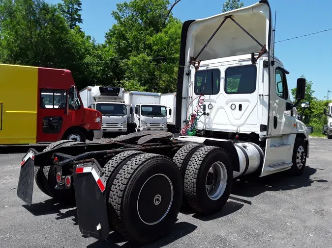 2018 FREIGHTLINER/MERCEDES CASCADIA 125