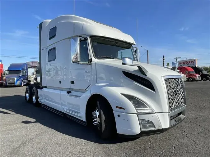 2020 VOLVO VNL860