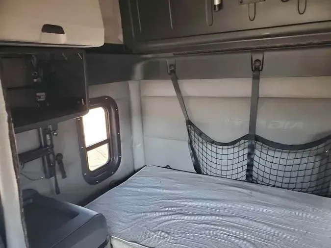 2022 FREIGHTLINER Cascadia 126