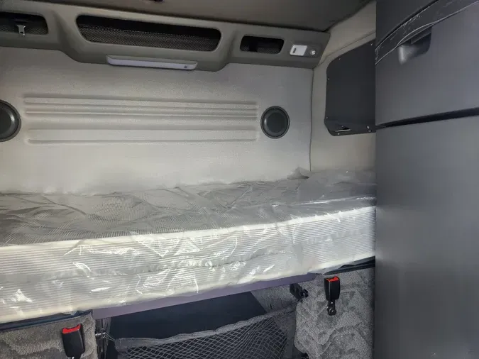 2025 VOLVO VNL64T86092b72ccf976d8fd917082794b4b10323