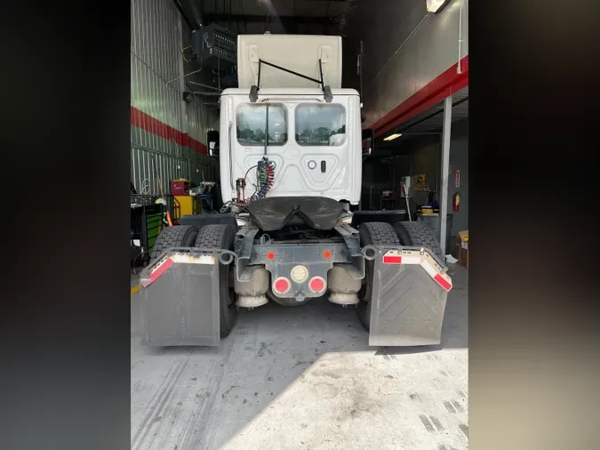 2019 FREIGHTLINER/MERCEDES CASCADIA 125