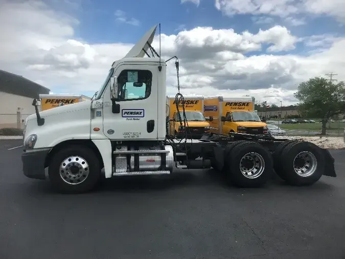 2015 Freightliner X12564ST