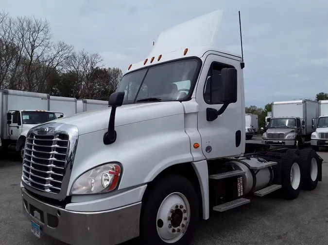 2015 FREIGHTLINER/MERCEDES CASCADIA 12592be41bdd4d3e987993851e7a9d67de8