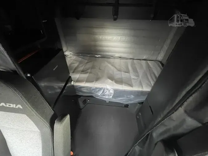 2022 FREIGHTLINER Cascadia 126