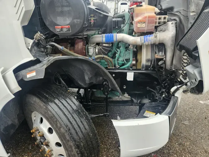 2023 VOLVO VNL64T760