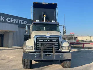 2022 MACK GR64F