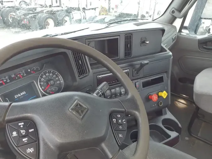2019 NAVISTAR INTERNATIONAL RH613 DAYCAB S/A