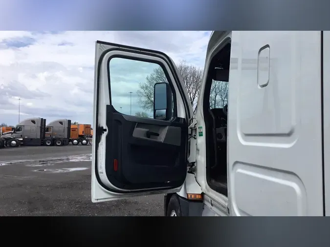 2021 Freightliner Cascadia 126