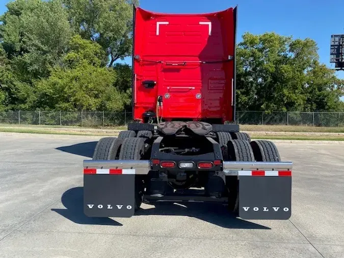 2025 VOLVO VNL64T860