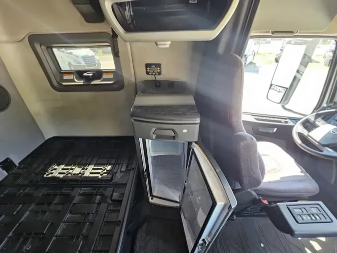 2020 VOLVO VNL64T-76092cea10ffbad6f24208538962e8cc556