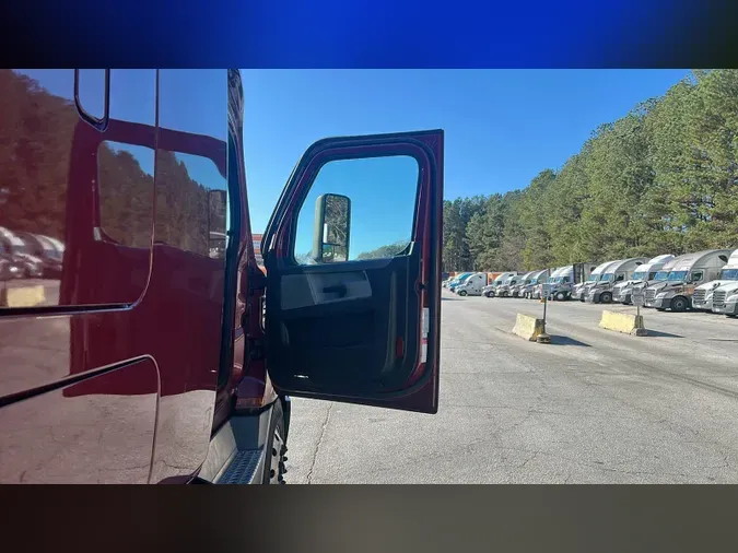 2021 Freightliner Cascadia 126