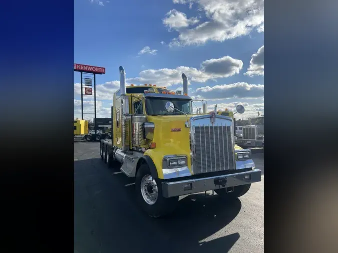 2020 Kenworth W900