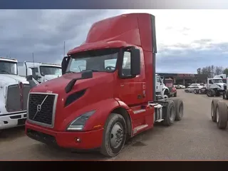 2019 VOLVO VNR64T300