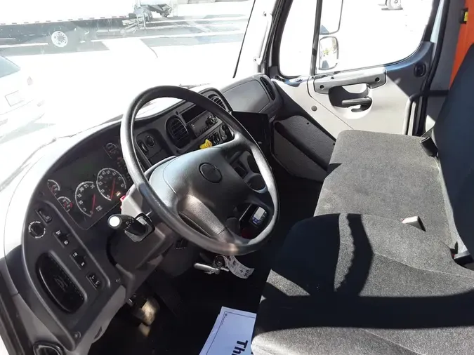 2019 FREIGHTLINER/MERCEDES M2 10692d69c6269541896e5f976248f0aa00a