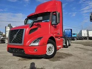 2020 VOLVO VNR64T300