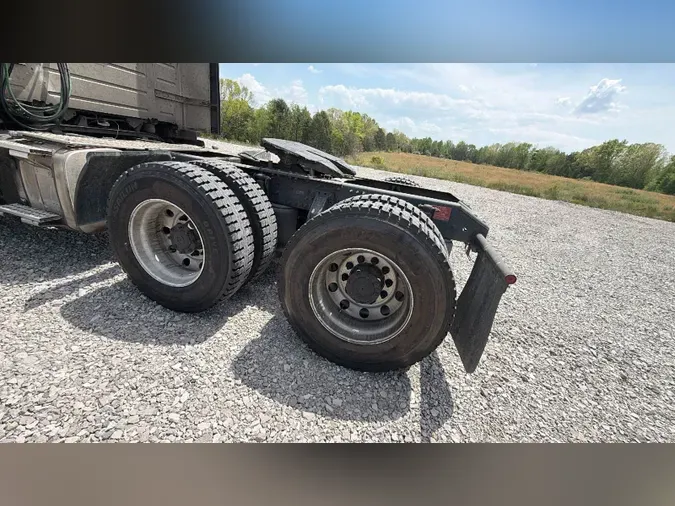 2020 Volvo VNL300