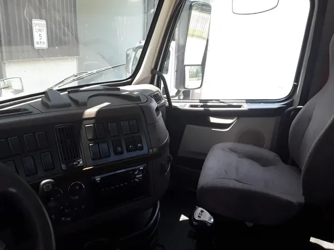 2018 VOLVO VNL42T 300