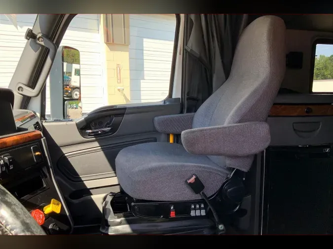 2021 INT LT625 6x4