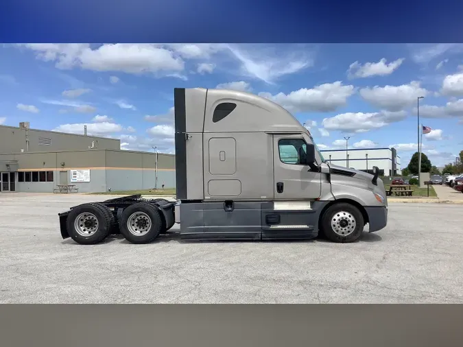 2022 Freightliner Cascadia 126