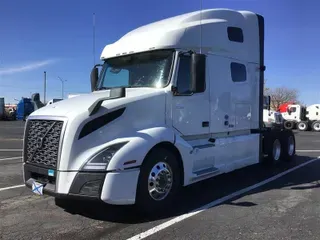 2020 VOLVO VNL760