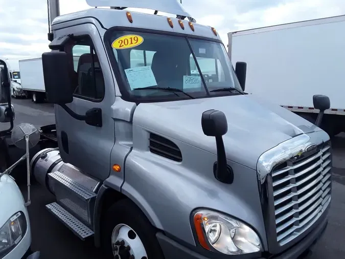 2019 FREIGHTLINER/MERCEDES CASCADIA 11392ea40c3ceec5a2f81d478077efc8107