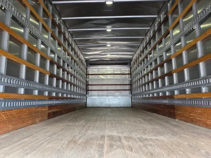 2018 FREIGHTLINER M2 106