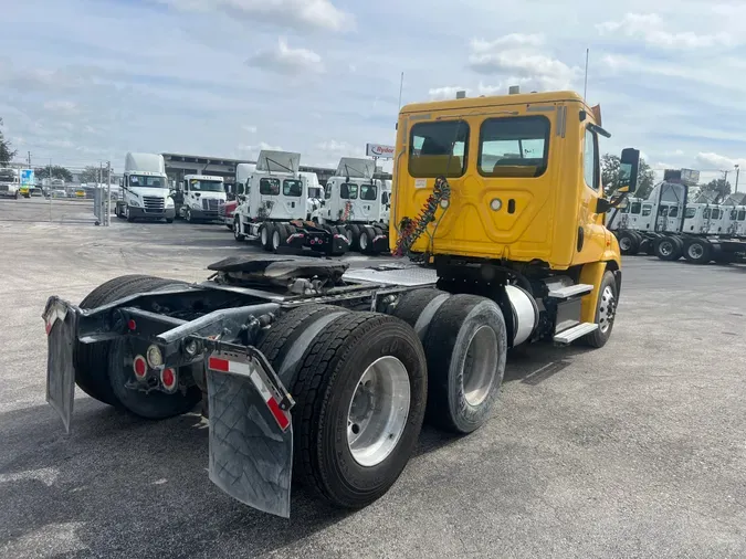 2018 FREIGHTLINER/MERCEDES CASCADIA 113