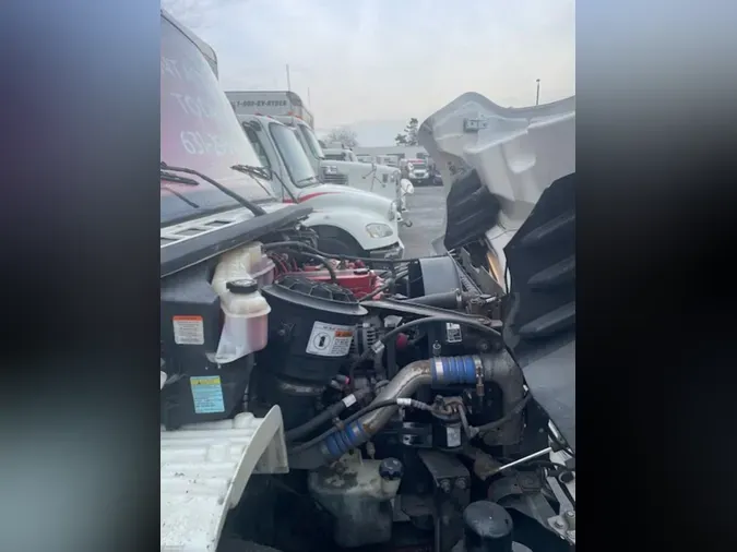 2016 FREIGHTLINER/MERCEDES M2 106