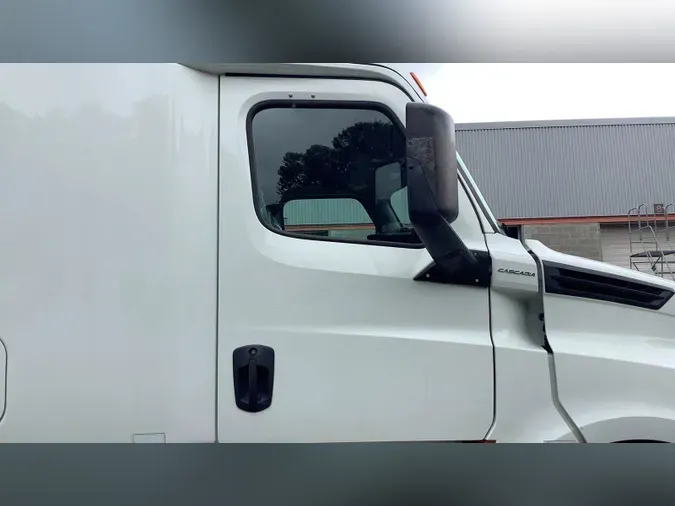 2020 Freightliner Cascadia 126