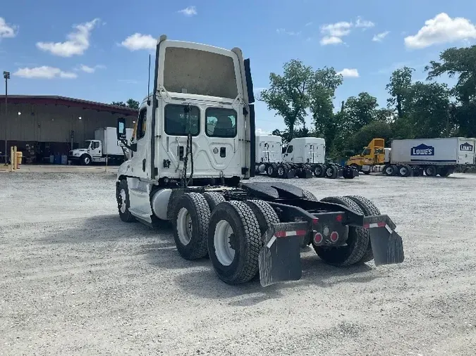 2016 Freightliner X12564ST