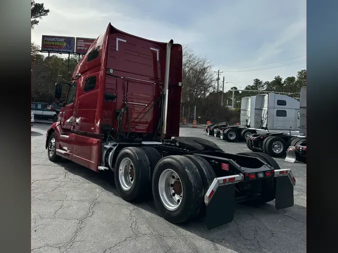 2022 VOLVO VNL64T760