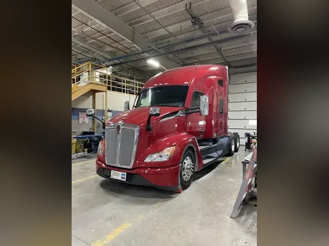 2022 KENWORTH T680
