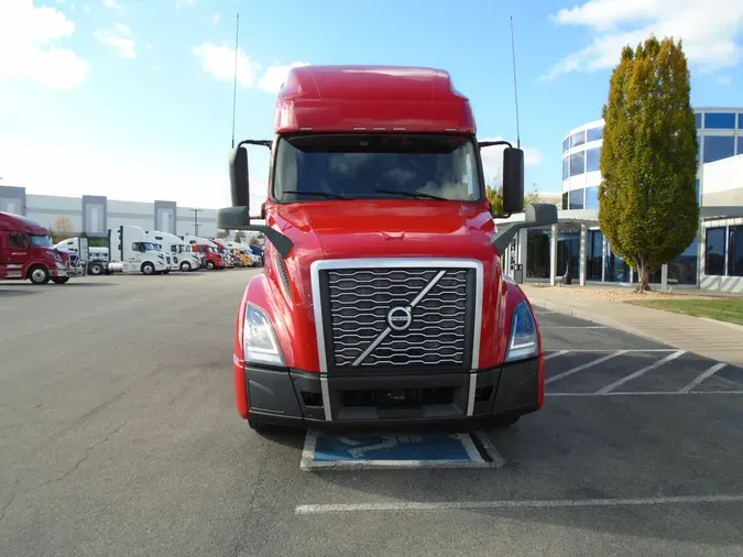 2020 VOLVO VNL64T760