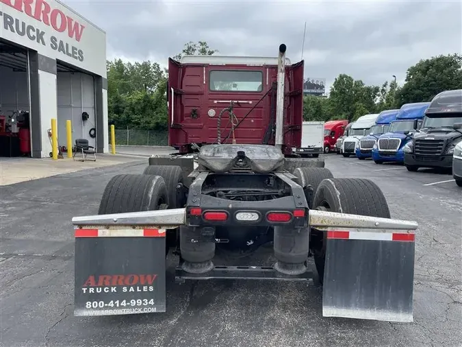 2015 VOLVO VNL300