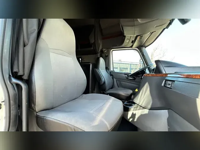 2022 INTERNATIONAL LT