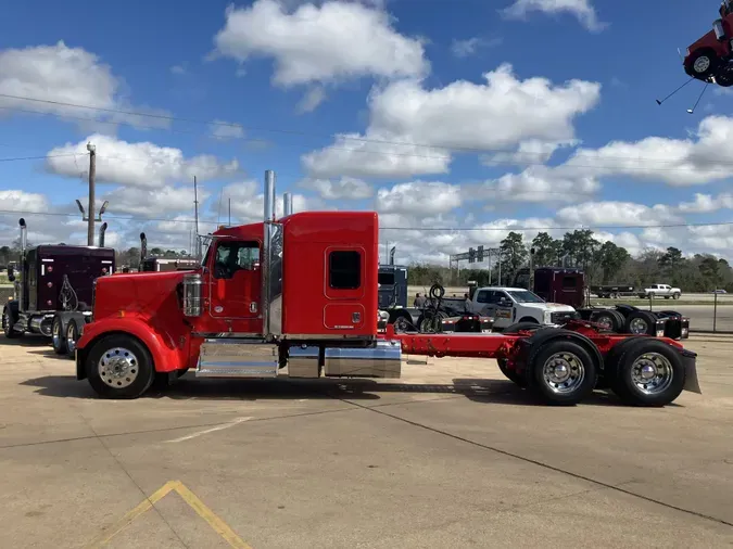 2023 Kenworth W900L