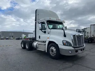 2017 Freightliner X12564ST