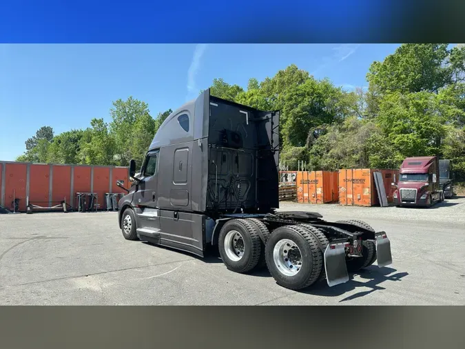 2021 Freightliner Cascadia 126