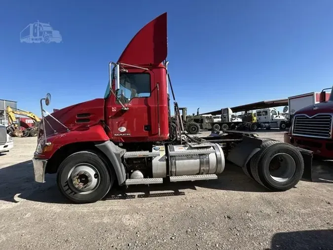 2013 MACK PINNACLE CXU612