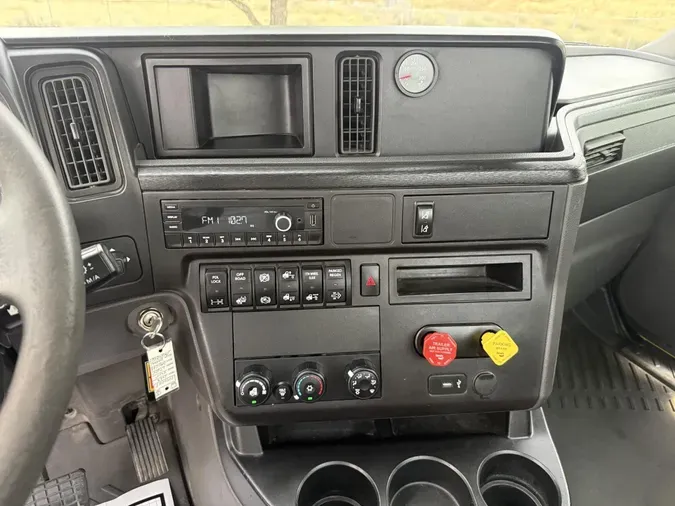 2023 International LT625